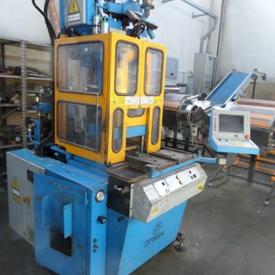 PRESSE A INJECTER 30T VERTICALE TURRA (Vendu)