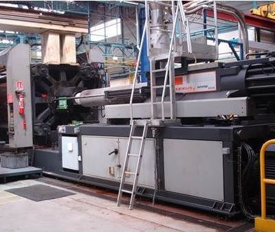 PRESSE A INJECTER 1100T SANDRETTO