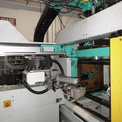 PRESSE A INJECTER 100T ARBURG BI-MATIERES AVEC ROBOT