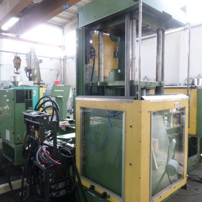 Presse Arburg verticale 100T